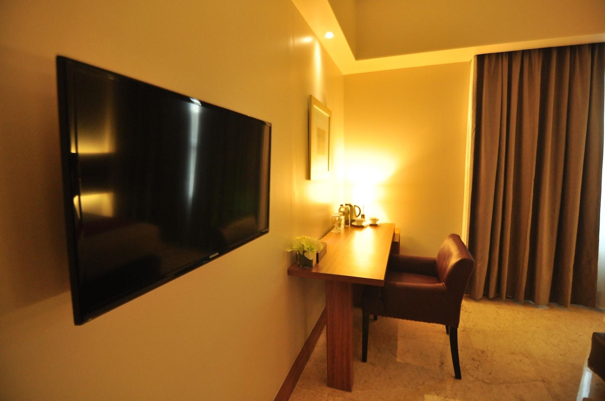 Demelia Hotel Makassar Exteriör bild