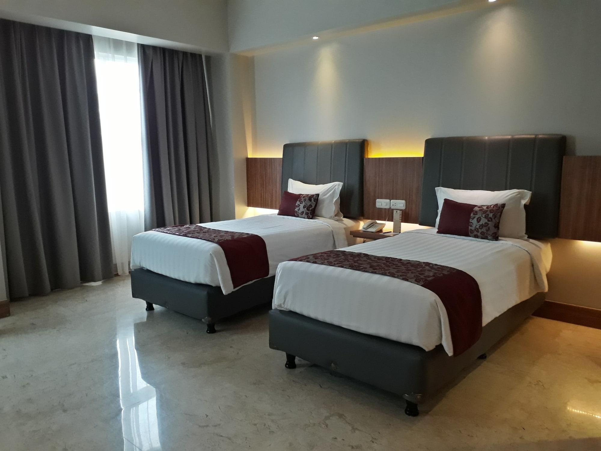 Demelia Hotel Makassar Exteriör bild