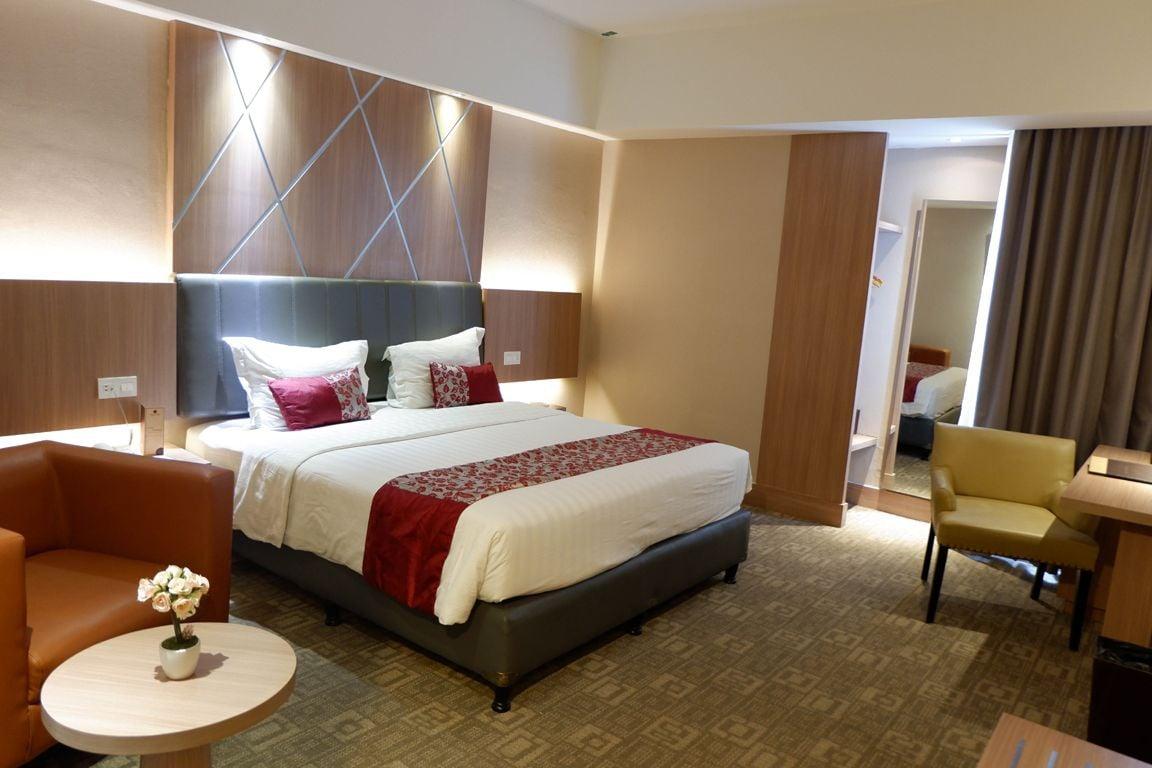 Demelia Hotel Makassar Exteriör bild