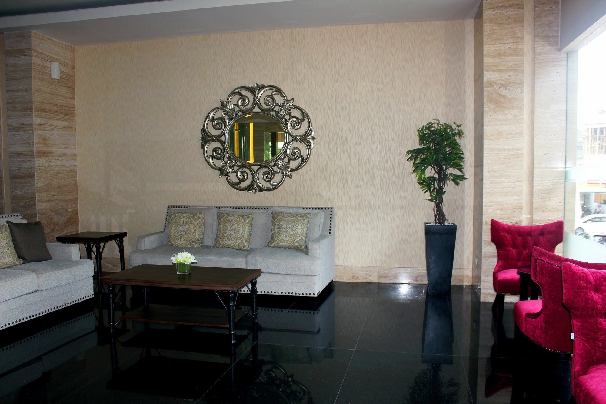 Demelia Hotel Makassar Exteriör bild