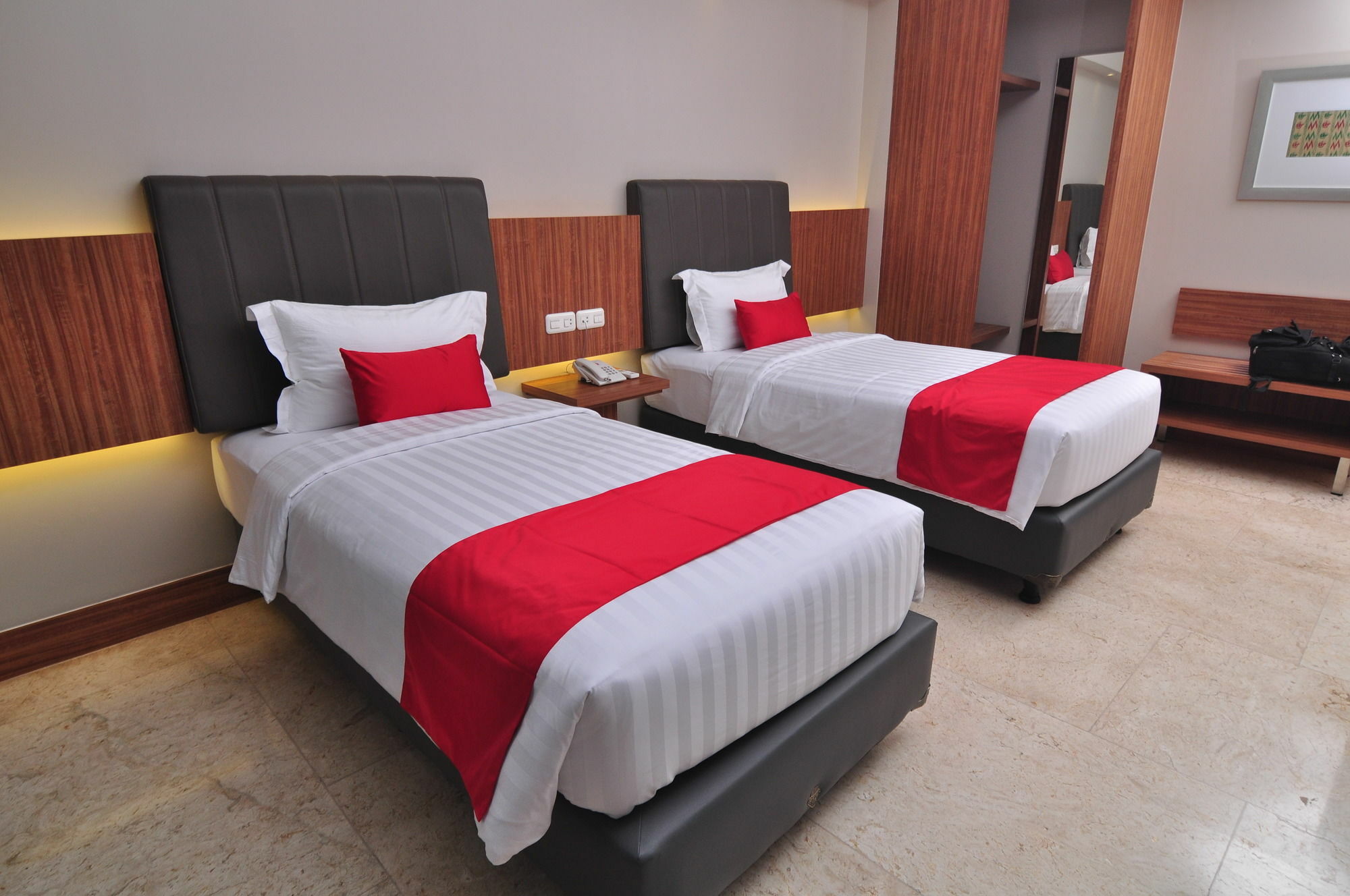 Demelia Hotel Makassar Exteriör bild