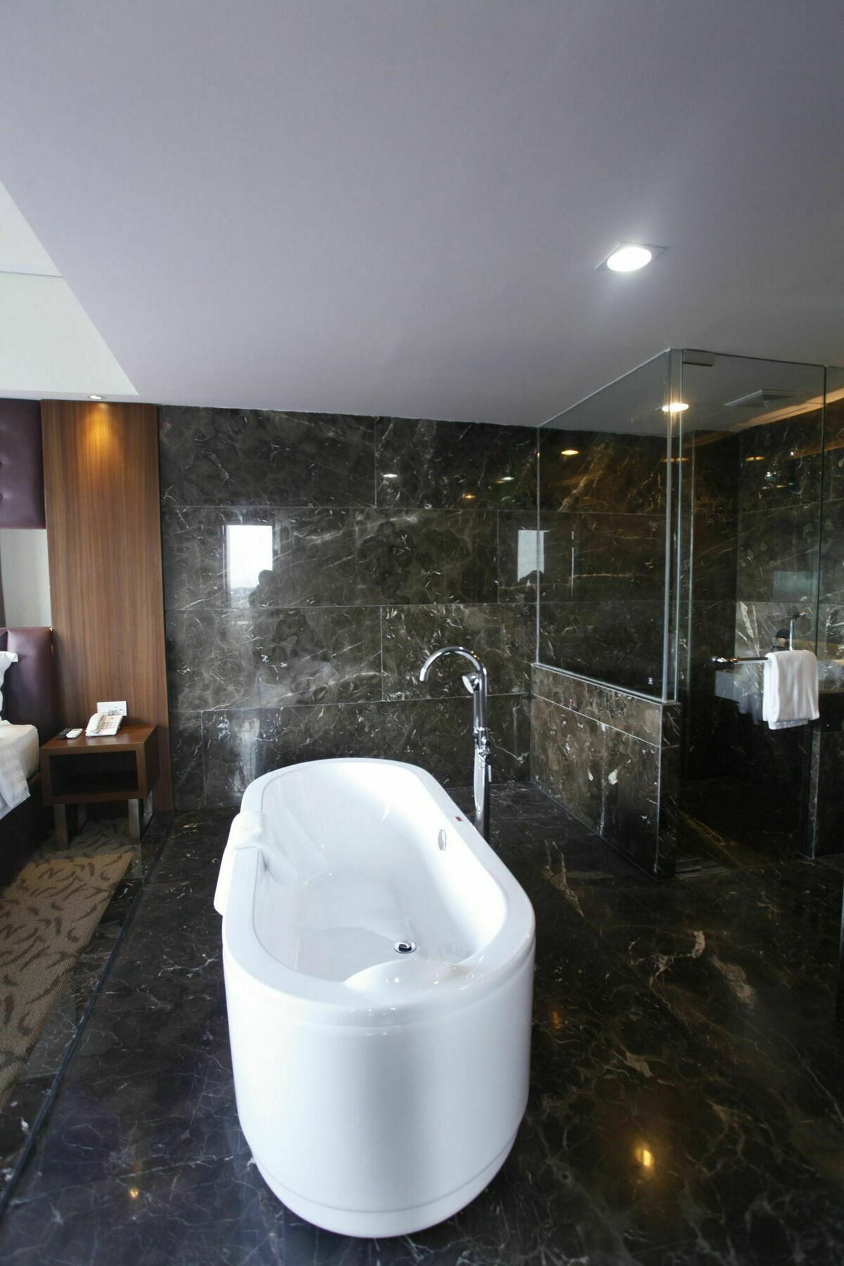 Demelia Hotel Makassar Exteriör bild